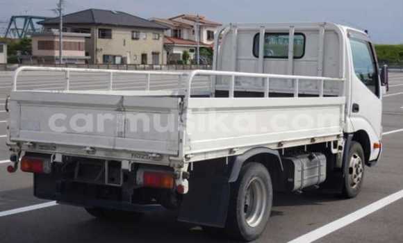 Nunua Ilio tumika Toyota Dyna Nyeupe Lori ndani ya Beitbridge nchini Matabeleland Kusini Nunua Ilio tumika Toyota Dyna Nyeupe Lori ndani ya Beitbridge nchini Matabeleland Kusini