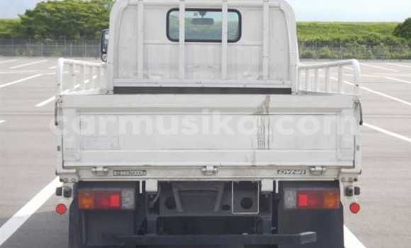 Nunua Ilio tumika Toyota Dyna Nyeupe Lori ndani ya Beitbridge nchini Matabeleland Kusini Nunua Ilio tumika Toyota Dyna Nyeupe Lori ndani ya Beitbridge nchini Matabeleland Kusini