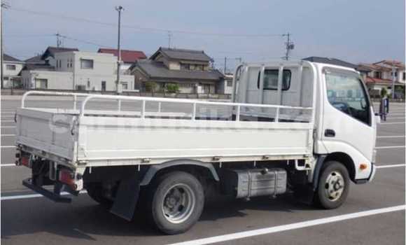 Nunua Ilio tumika Toyota Dyna Nyeupe Lori ndani ya Beitbridge nchini Matabeleland Kusini Nunua Ilio tumika Toyota Dyna Nyeupe Lori ndani ya Beitbridge nchini Matabeleland Kusini