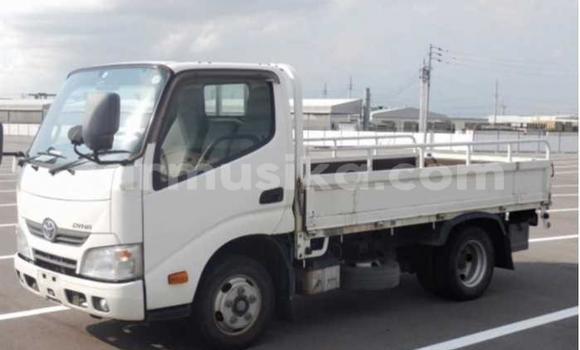 Nunua Ilio tumika Toyota Dyna Nyeupe Lori ndani ya Beitbridge nchini Matabeleland Kusini Nunua Ilio tumika Toyota Dyna Nyeupe Lori ndani ya Beitbridge nchini Matabeleland Kusini