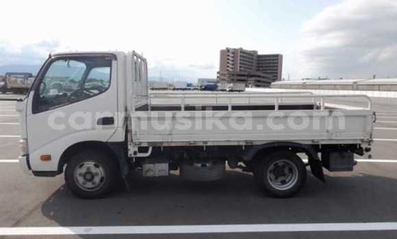 Nunua Ilio tumika Toyota Dyna Nyeupe Lori ndani ya Beitbridge nchini Matabeleland Kusini Nunua Ilio tumika Toyota Dyna Nyeupe Lori ndani ya Beitbridge nchini Matabeleland Kusini