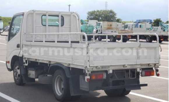 Nunua Ilio tumika Toyota Dyna Nyeupe Lori ndani ya Beitbridge nchini Matabeleland Kusini Nunua Ilio tumika Toyota Dyna Nyeupe Lori ndani ya Beitbridge nchini Matabeleland Kusini