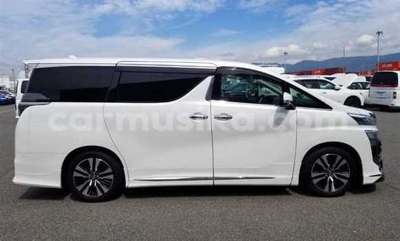 Acheter Occasion Voiture Toyota Vellfire Blanc à Beitbridge, Matabeleland South Acheter Occasion Voiture Toyota Vellfire Blanc à Beitbridge, Matabeleland South