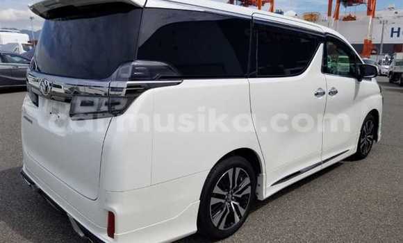 Acheter Occasion Voiture Toyota Vellfire Blanc à Beitbridge, Matabeleland South Acheter Occasion Voiture Toyota Vellfire Blanc à Beitbridge, Matabeleland South