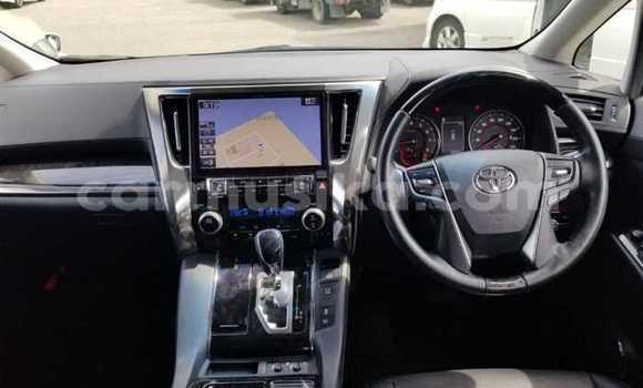 Acheter Occasion Voiture Toyota Vellfire Blanc à Beitbridge, Matabeleland South Acheter Occasion Voiture Toyota Vellfire Blanc à Beitbridge, Matabeleland South