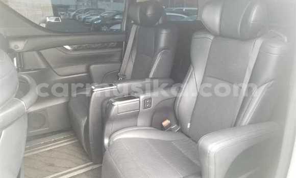 Acheter Occasion Voiture Toyota Vellfire Blanc à Beitbridge, Matabeleland South Acheter Occasion Voiture Toyota Vellfire Blanc à Beitbridge, Matabeleland South