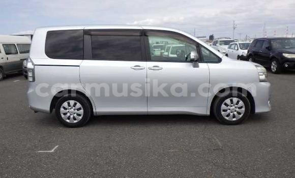 Nunua Ilio tumika Toyota Voxy Fedha Gari ndani ya Beitbridge nchini Matabeleland Kusini Nunua Ilio tumika Toyota Voxy Fedha Gari ndani ya Beitbridge nchini Matabeleland Kusini