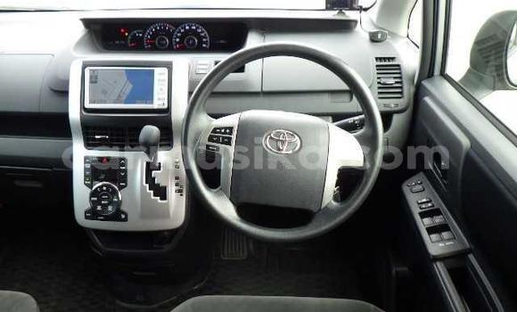 Nunua Ilio tumika Toyota Voxy Fedha Gari ndani ya Beitbridge nchini Matabeleland Kusini Nunua Ilio tumika Toyota Voxy Fedha Gari ndani ya Beitbridge nchini Matabeleland Kusini