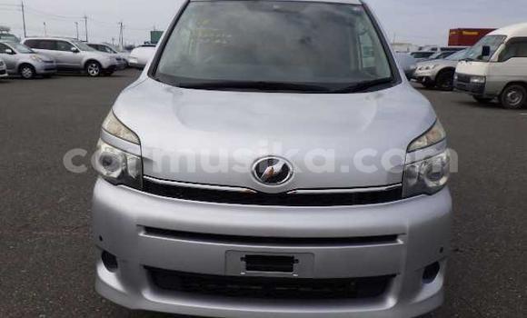 Nunua Ilio tumika Toyota Voxy Fedha Gari ndani ya Beitbridge nchini Matabeleland Kusini Nunua Ilio tumika Toyota Voxy Fedha Gari ndani ya Beitbridge nchini Matabeleland Kusini