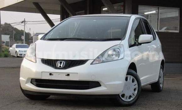 Buy Used Honda Fit White Car in Beitbridge in Matabeleland South Buy Used Honda Fit White Car in Beitbridge in Matabeleland South