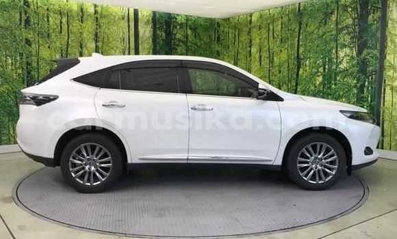 Acheter Occasion Voiture Toyota Harrier Blanc à Beitbridge, Matabeleland South Acheter Occasion Voiture Toyota Harrier Blanc à Beitbridge, Matabeleland South