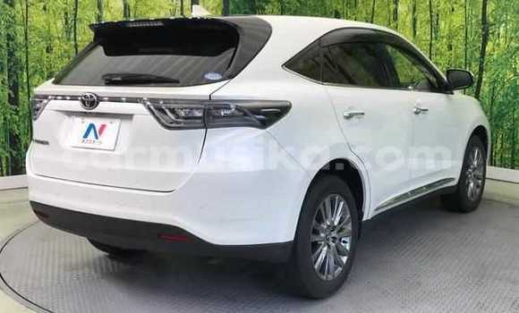 Acheter Occasion Voiture Toyota Harrier Blanc à Beitbridge, Matabeleland South Acheter Occasion Voiture Toyota Harrier Blanc à Beitbridge, Matabeleland South