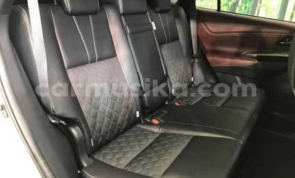 Acheter Occasion Voiture Toyota Harrier Blanc à Beitbridge, Matabeleland South Acheter Occasion Voiture Toyota Harrier Blanc à Beitbridge, Matabeleland South