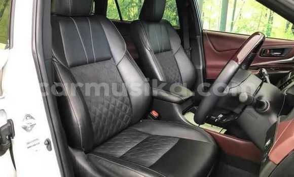 Acheter Occasion Voiture Toyota Harrier Blanc à Beitbridge, Matabeleland South Acheter Occasion Voiture Toyota Harrier Blanc à Beitbridge, Matabeleland South