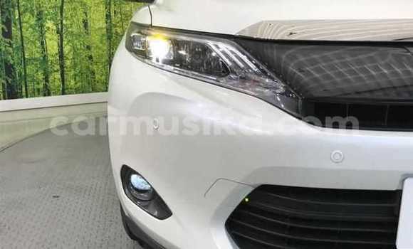 Acheter Occasion Voiture Toyota Harrier Blanc à Beitbridge, Matabeleland South Acheter Occasion Voiture Toyota Harrier Blanc à Beitbridge, Matabeleland South