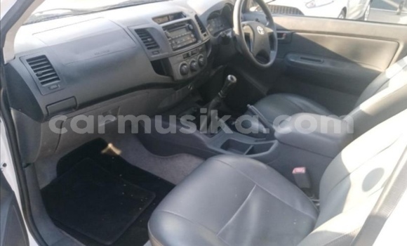 Acheter Occasion Voiture Toyota Hilux Blanc à Beitbridge, Matabeleland South Acheter Occasion Voiture Toyota Hilux Blanc à Beitbridge, Matabeleland South