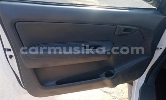 Acheter Occasion Voiture Toyota Hilux Blanc à Beitbridge, Matabeleland South Acheter Occasion Voiture Toyota Hilux Blanc à Beitbridge, Matabeleland South