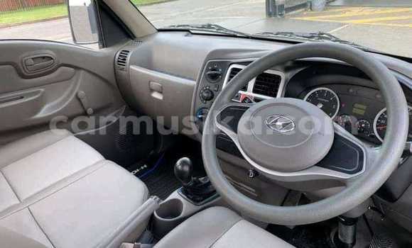 Nunua Ilio tumika Hyundai H200 Nyeupe Lori ndani ya Highfield nchini Harare Nunua Ilio tumika Hyundai H200 Nyeupe Lori ndani ya Highfield nchini Harare