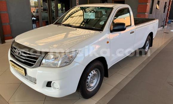 Buy Used Toyota Hilux White Car in Beitbridge in Matabeleland South Buy Used Toyota Hilux White Car in Beitbridge in Matabeleland South