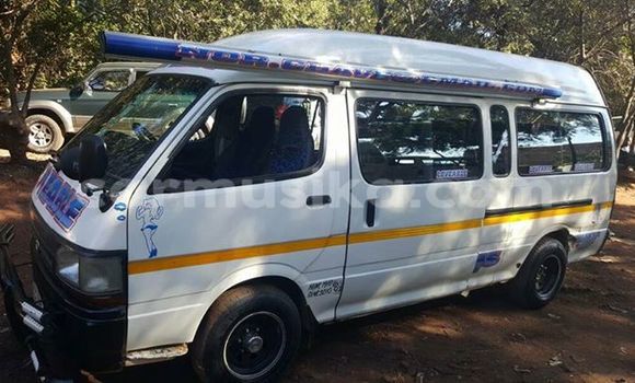 Nunua Ilio tumika Toyota Hiace Nyeupe Gari ndani ya Alexandra Park nchini Harare