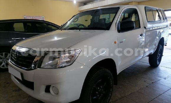 Buy Used Toyota Hilux White Car in Beitbridge in Matabeleland South