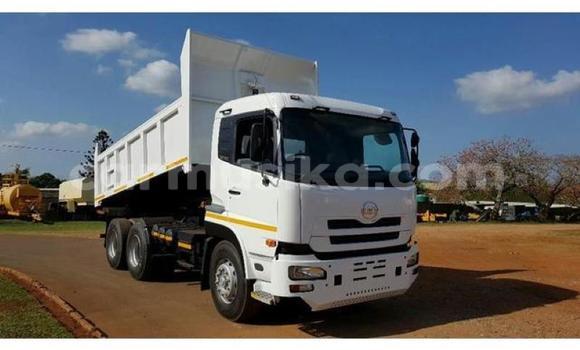 Nunua Ilio tumika Nissan UD Nyeupe Lori ndani ya Emerald Hill nchini Harare