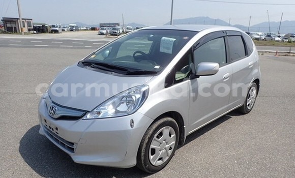 Nunua Imported Honda Fit Fedha Gari ndani ya Beitbridge nchini Matabeleland Kusini