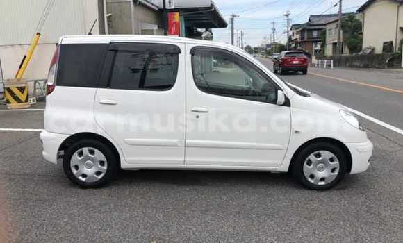 Acheter Occasion Voiture Toyota FunCargo Blanc à Beitbridge, Matabeleland South Acheter Occasion Voiture Toyota FunCargo Blanc à Beitbridge, Matabeleland South