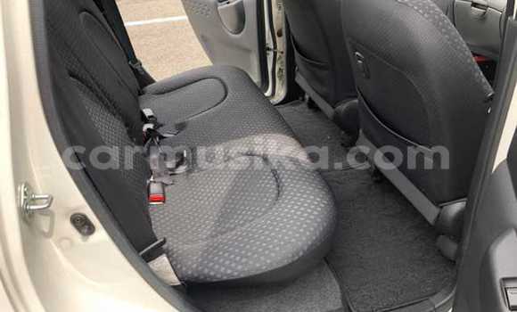 Acheter Occasion Voiture Toyota FunCargo Blanc à Beitbridge, Matabeleland South Acheter Occasion Voiture Toyota FunCargo Blanc à Beitbridge, Matabeleland South