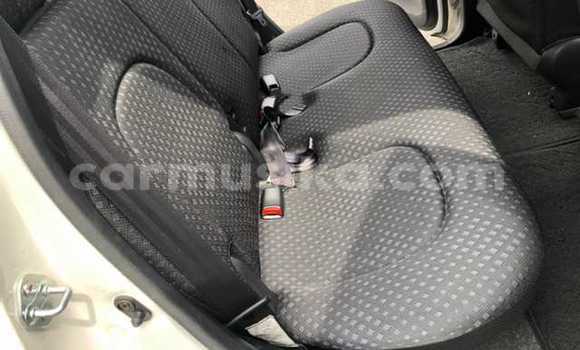 Acheter Occasion Voiture Toyota FunCargo Blanc à Beitbridge, Matabeleland South Acheter Occasion Voiture Toyota FunCargo Blanc à Beitbridge, Matabeleland South