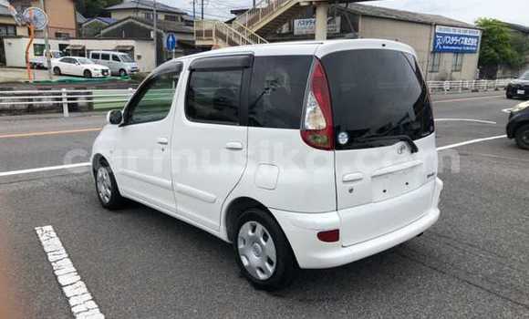 Acheter Occasion Voiture Toyota FunCargo Blanc à Beitbridge, Matabeleland South Acheter Occasion Voiture Toyota FunCargo Blanc à Beitbridge, Matabeleland South
