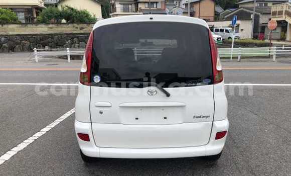 Acheter Occasion Voiture Toyota FunCargo Blanc à Beitbridge, Matabeleland South Acheter Occasion Voiture Toyota FunCargo Blanc à Beitbridge, Matabeleland South