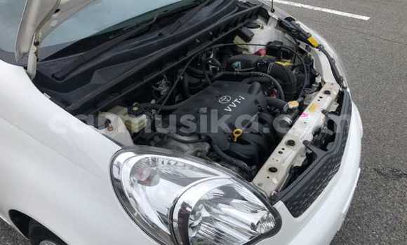 Acheter Occasion Voiture Toyota FunCargo Blanc à Beitbridge, Matabeleland South Acheter Occasion Voiture Toyota FunCargo Blanc à Beitbridge, Matabeleland South