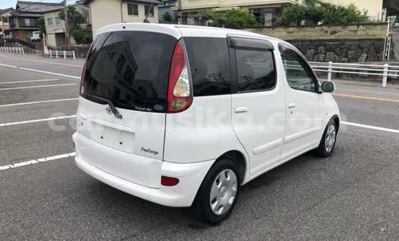 Acheter Occasion Voiture Toyota FunCargo Blanc à Beitbridge, Matabeleland South Acheter Occasion Voiture Toyota FunCargo Blanc à Beitbridge, Matabeleland South