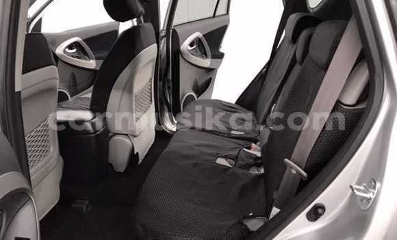 Acheter Occasion Voiture Toyota RAV4 Gris à Beitbridge, Matabeleland South Acheter Occasion Voiture Toyota RAV4 Gris à Beitbridge, Matabeleland South