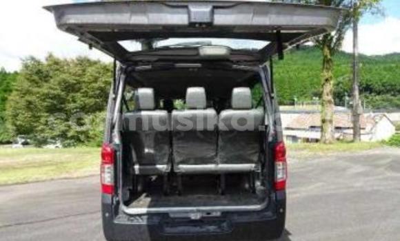 Acheter Occasion Voiture Nissan Caravan Gris à Beitbridge, Matabeleland South Acheter Occasion Voiture Nissan Caravan Gris à Beitbridge, Matabeleland South
