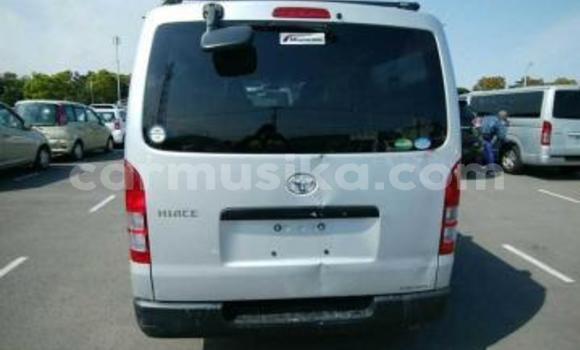 Tenga Tsaru Toyota Hilux Sirivha Mota in Beitbridge in Matabeleland South Tenga Tsaru Toyota Hilux Sirivha Mota in Beitbridge in Matabeleland South