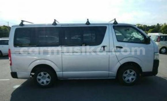 Tenga Tsaru Toyota Hilux Sirivha Mota in Beitbridge in Matabeleland South Tenga Tsaru Toyota Hilux Sirivha Mota in Beitbridge in Matabeleland South