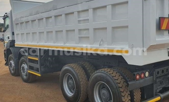 Acheter Occasion Utilitaire Mercedes‒Benz Tipper Blanc à Harare, Harare Acheter Occasion Utilitaire Mercedes‒Benz Tipper Blanc à Harare, Harare