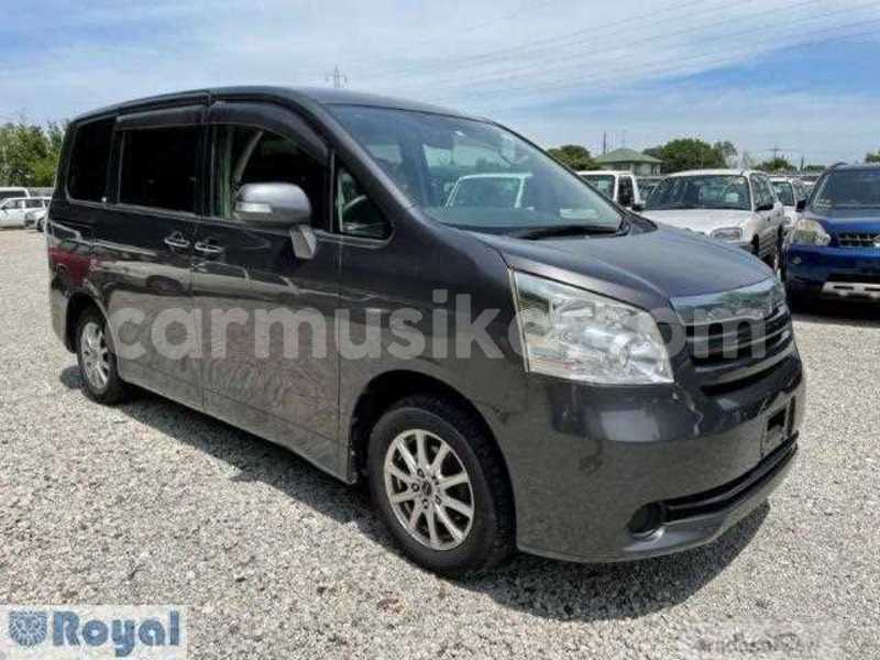 Big with watermark toyota noah matabeleland south beitbridge 23245