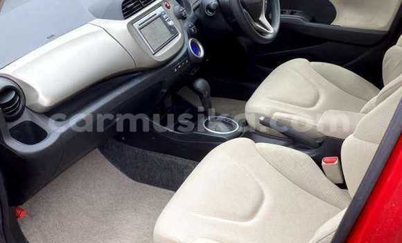 Nunua Ilio tumika Honda Fit Nyekundu Gari ndani ya Beitbridge nchini Matabeleland Kusini Nunua Ilio tumika Honda Fit Nyekundu Gari ndani ya Beitbridge nchini Matabeleland Kusini