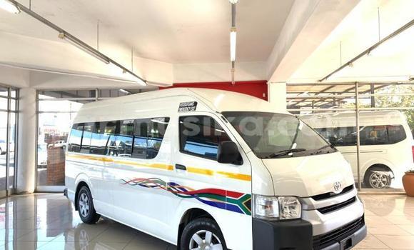 Nunua Ilio tumika Toyota Hiace Nyeupe Gari ndani ya Gweru nchini Midlands