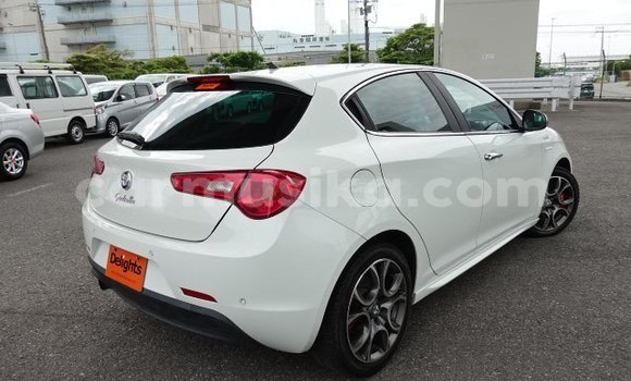 Nunua Ilio tumika Alfa Romeo GT Nyeupe Gari ndani ya Beitbridge nchini Matabeleland Kusini