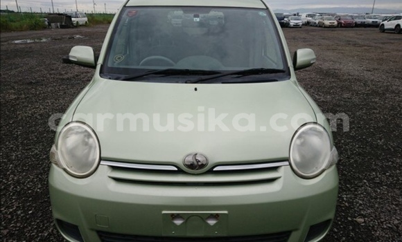 Buy Used Toyota Sienta Green Car in Beitbridge in Matabeleland South