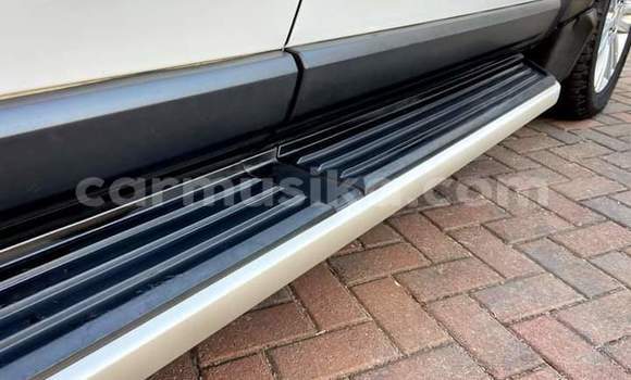 Buy Used Land Rover Discovery Sport White Car in Beitbridge in Matabeleland South Buy Used Land Rover Discovery Sport White Car in Beitbridge in Matabeleland South