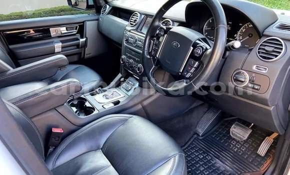 Buy Used Land Rover Discovery Sport White Car in Beitbridge in Matabeleland South Buy Used Land Rover Discovery Sport White Car in Beitbridge in Matabeleland South