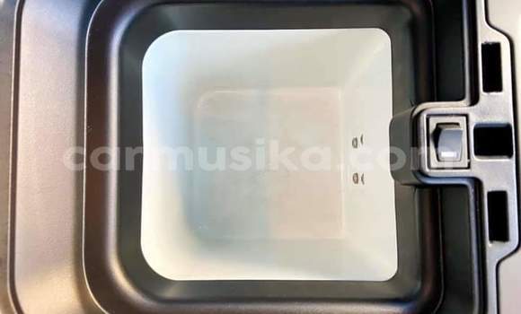 Buy Used Land Rover Discovery Sport White Car in Beitbridge in Matabeleland South Buy Used Land Rover Discovery Sport White Car in Beitbridge in Matabeleland South