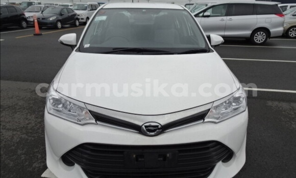 Buy Used Toyota Axio White Car in Beitbridge in Matabeleland South