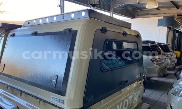 Acheter Occasion Voiture Toyota Land Cruiser Beige à Beitbridge, Matabeleland South Acheter Occasion Voiture Toyota Land Cruiser Beige à Beitbridge, Matabeleland South