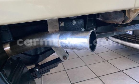 Acheter Occasion Voiture Toyota Land Cruiser Beige à Beitbridge, Matabeleland South Acheter Occasion Voiture Toyota Land Cruiser Beige à Beitbridge, Matabeleland South